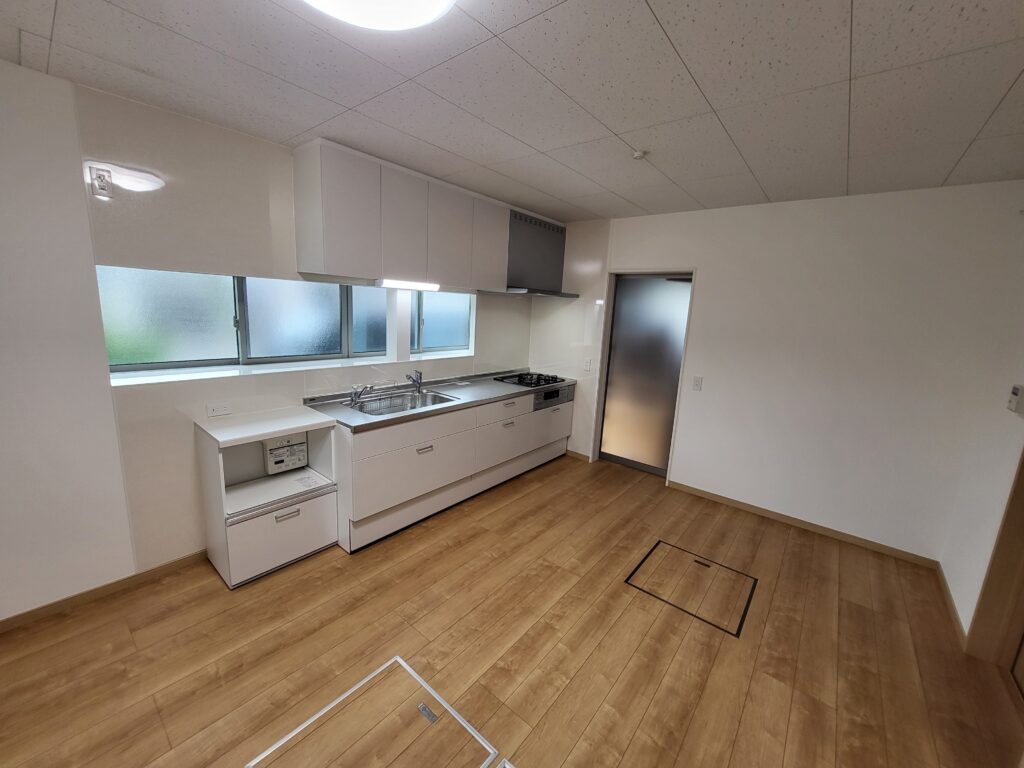 【佐野市リフォーム】お部屋全体を明るくリフォーム！キッチン・窓・和室を洋室へ改修工事