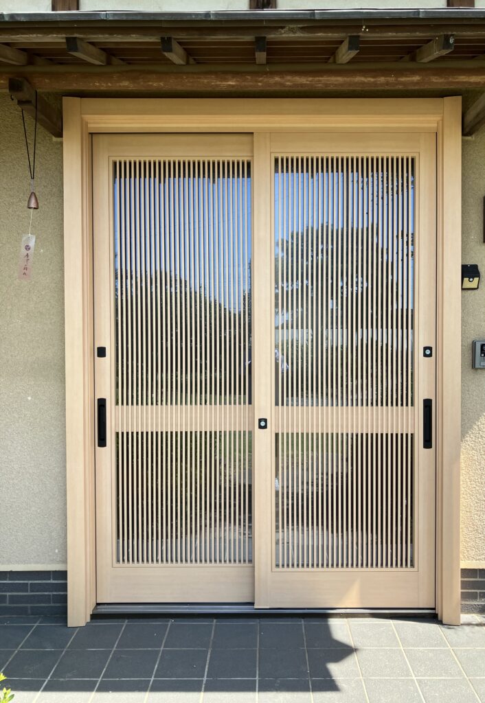 【邑楽郡明和町リフォーム】カバー工法で玄関引戸を1日リフォーム！