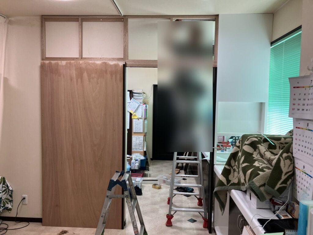 間仕切り引き戸取り付け