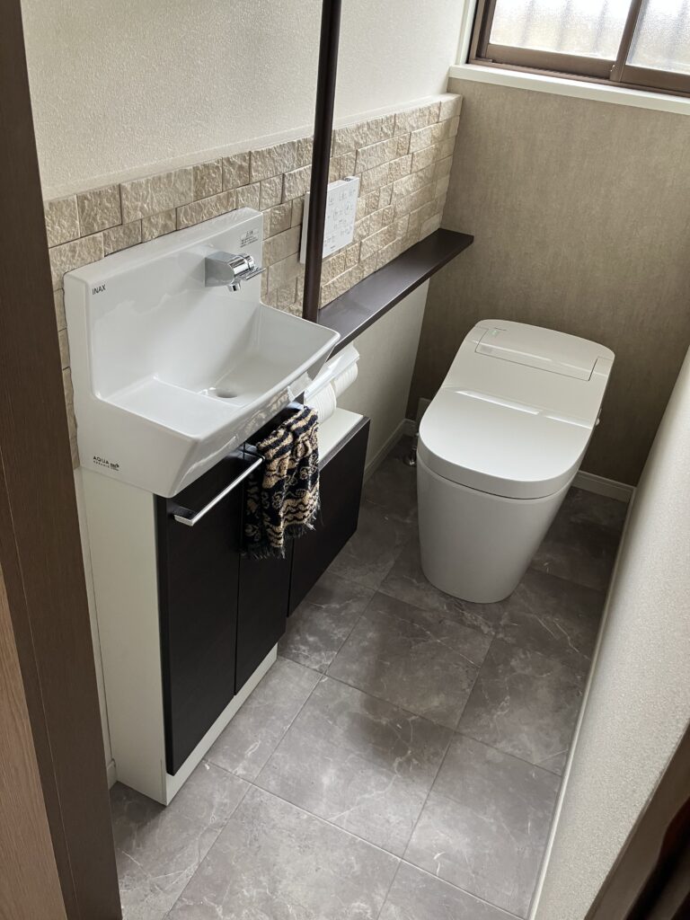 【足利市リフォーム】気になる部分も工夫して使い勝手とデザイン性をUP！トイレ改修工事