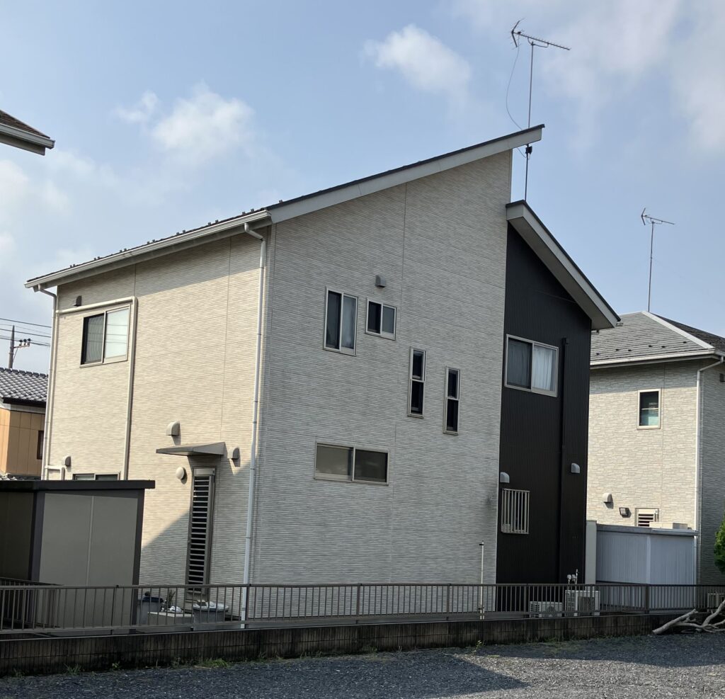 【足利市リフォーム】ガラッとイメチェン！爽やかに生まれ変わりました！外壁・屋根カバー工事
