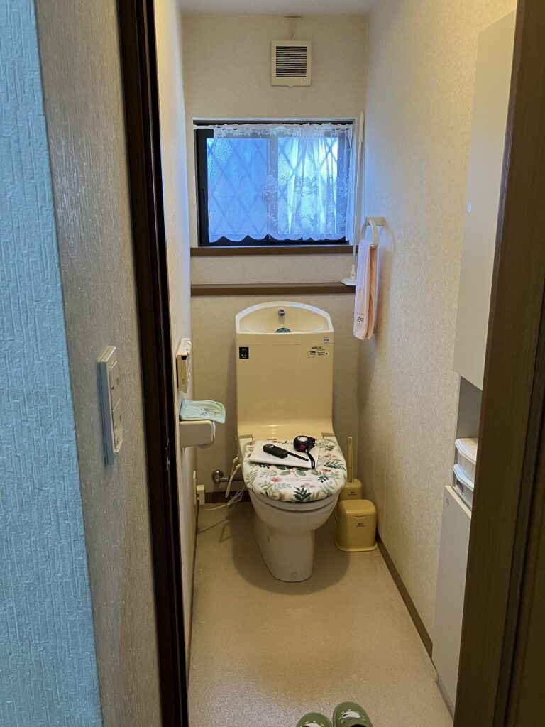 【足利市リフォーム】エコカラットで高級感×自動換気扇で機能性を追加したトイレ工事