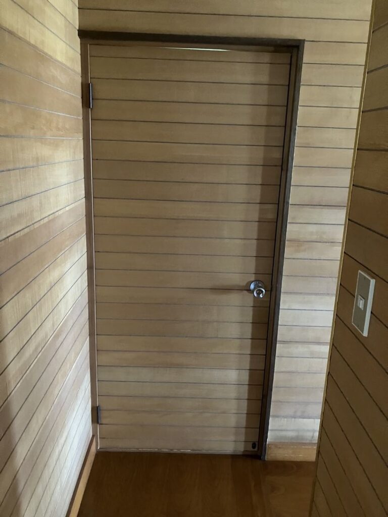 【足利市リフォーム】重いドアを軽くするドア建具交換工事