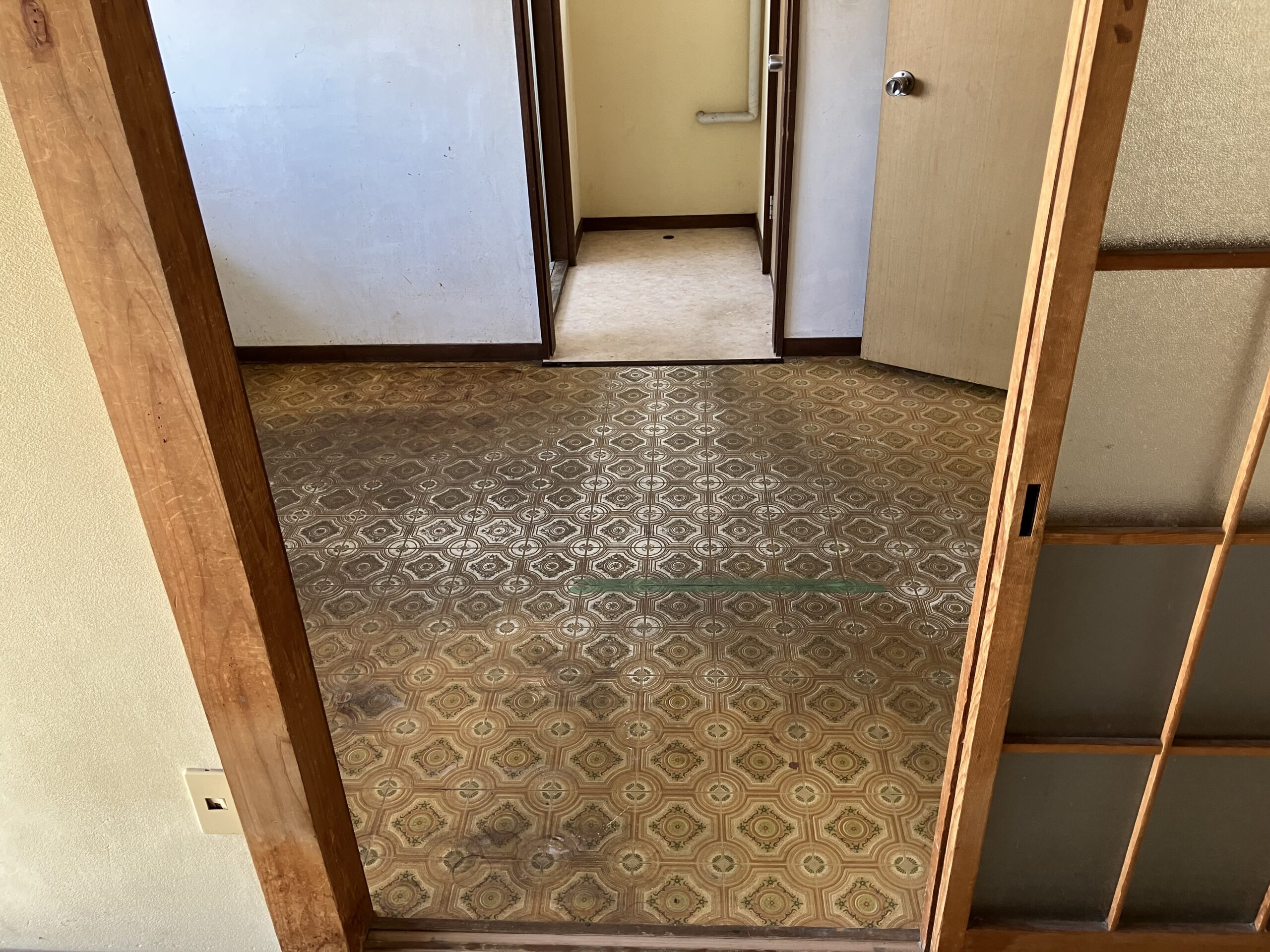 【足利市リフォーム】賃貸アパートの軋む床をピカピカにリフォーム！賃貸床改修工事