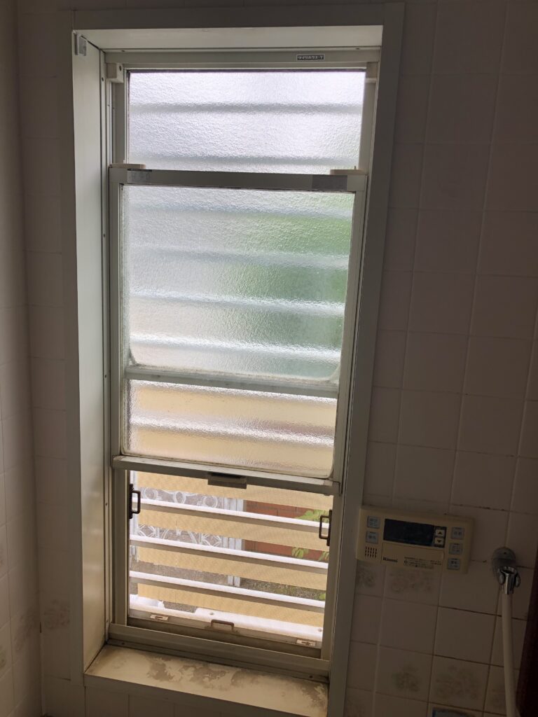 【足利市リフォーム】窓のサイズを小さくして断熱効果UP！浴室窓工事