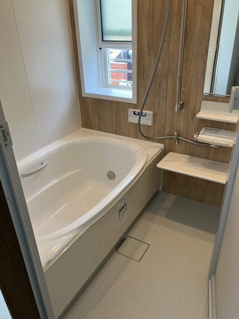 【足利市リフォーム】タイル張りで寒かったお風呂から暖かいお風呂へ！浴室リフォーム工事