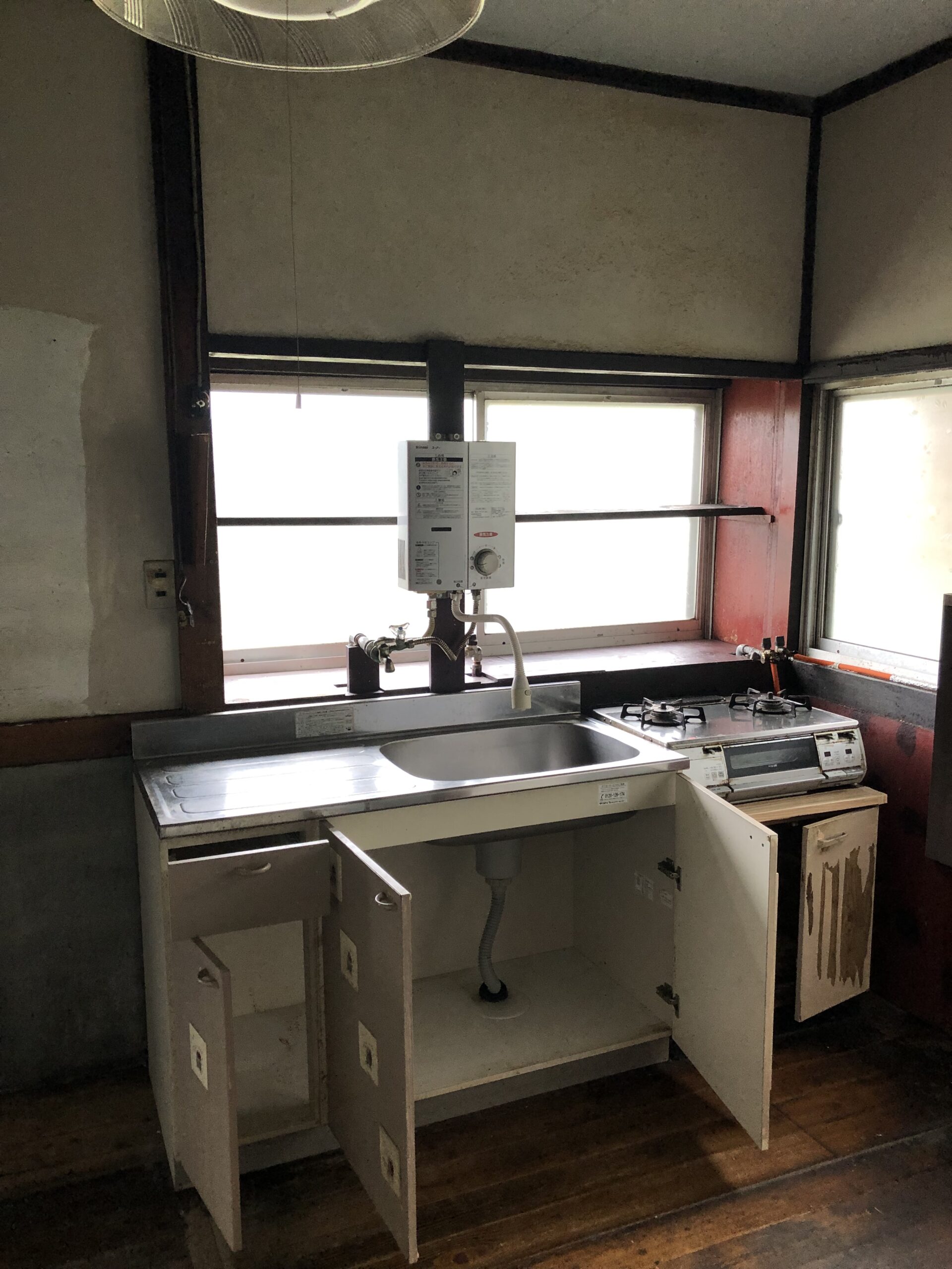 【大泉市リフォーム】収納たっぷり！新築同様のキッチンに大変身！キッチン改修工事