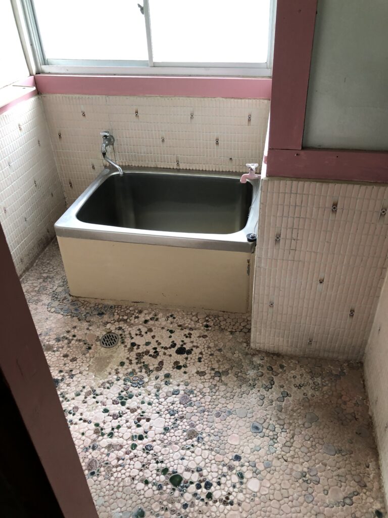 【大泉市リフォーム】ステンレス浴槽から卒業！緑で目にも優しいお風呂へ大変身！浴室改修工事