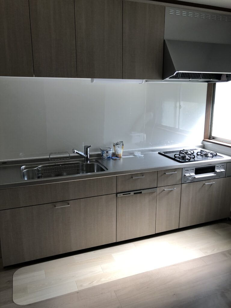 【大泉市リフォーム】収納たっぷり！新築同様のキッチンに大変身！キッチン改修工事