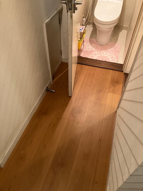 【足利市リフォーム】フローリングもまとめて1階トイレ交換工事