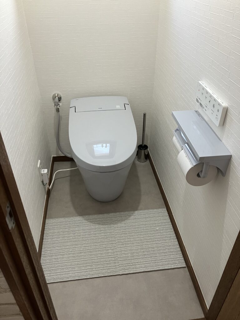 【明和町リフォーム】お掃除しやすいトイレへ大変身！トイレ改修工事