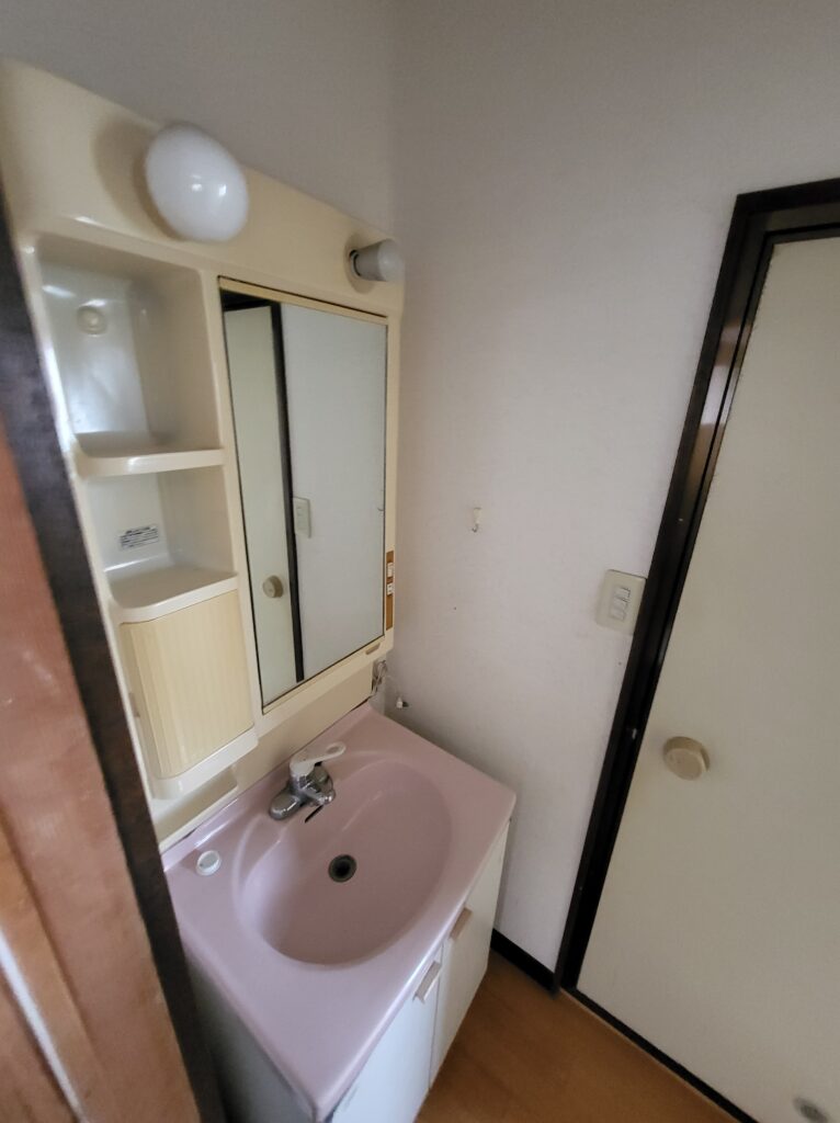 【佐野市リフォーム】洗面所とトイレをより快適に！間取り変更も行いました！レンジフード交換、浴室水栓交換