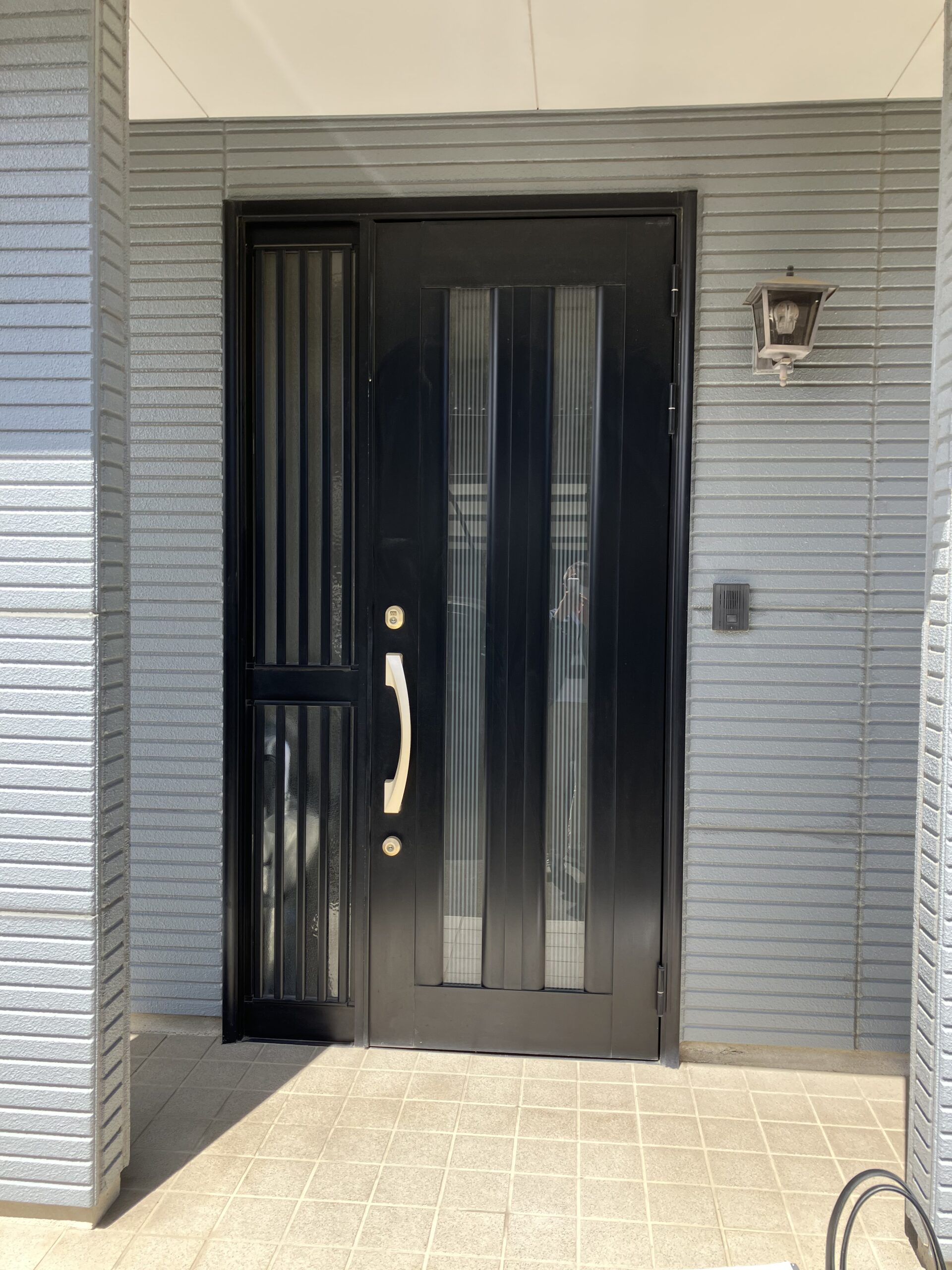 【足利市リフォーム】玄関ドアの故障はカバー工法で解決！補助金活用・玄関ドア交換工事